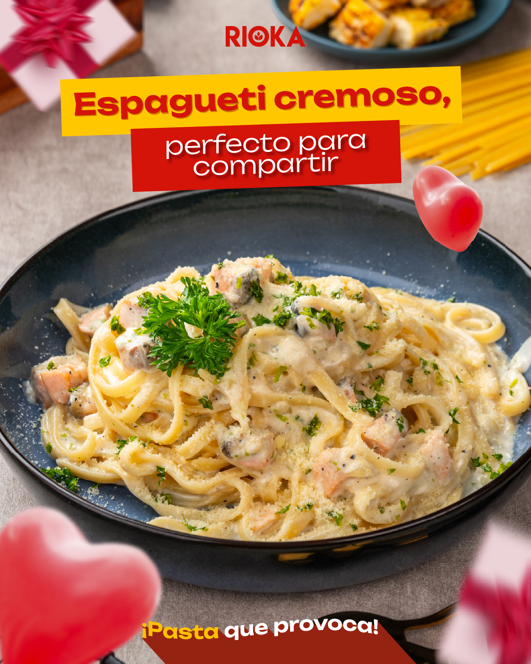 Espagueti con tocineta y champiñones
